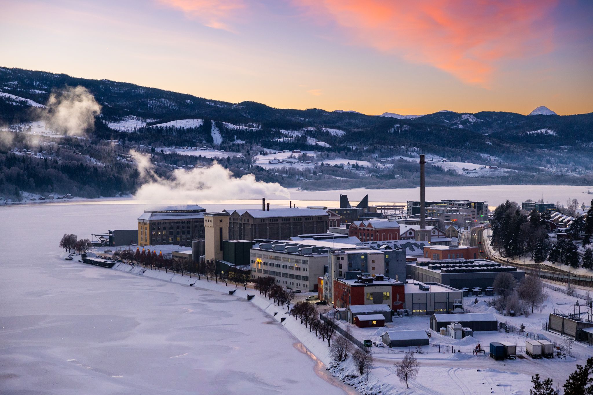 Industrielt landskap paa Notodden