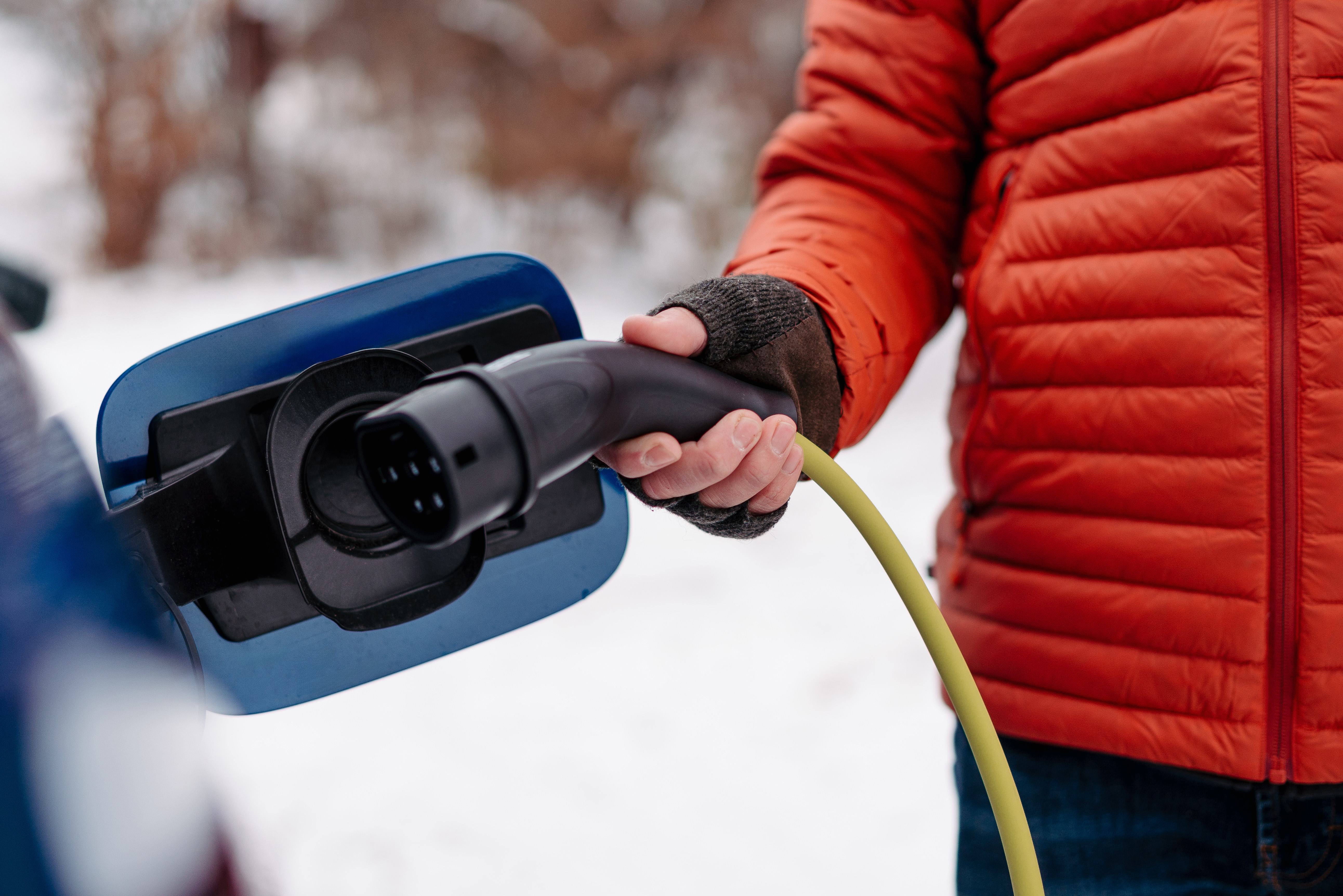 Lading av elbil om vinter