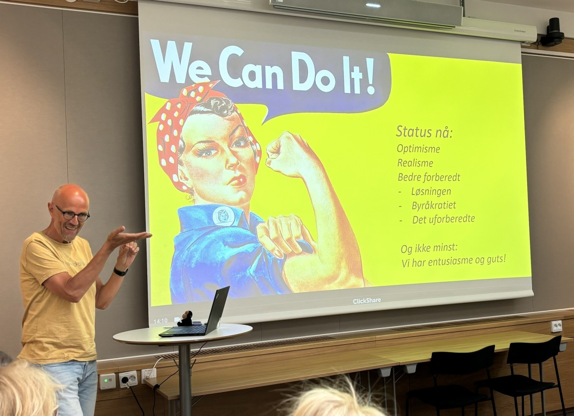 Presenter showing a motivational image 